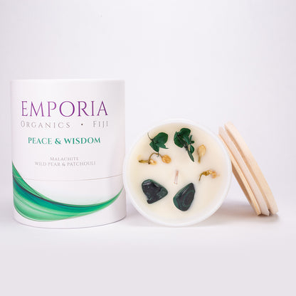 Emporia Organics Üveggyertya: Fiji - BÉKE & BÖLCSESSÉG, Malachittal, Vadkörte és pacsuli illattal, 100% szójaviasz, 230 g